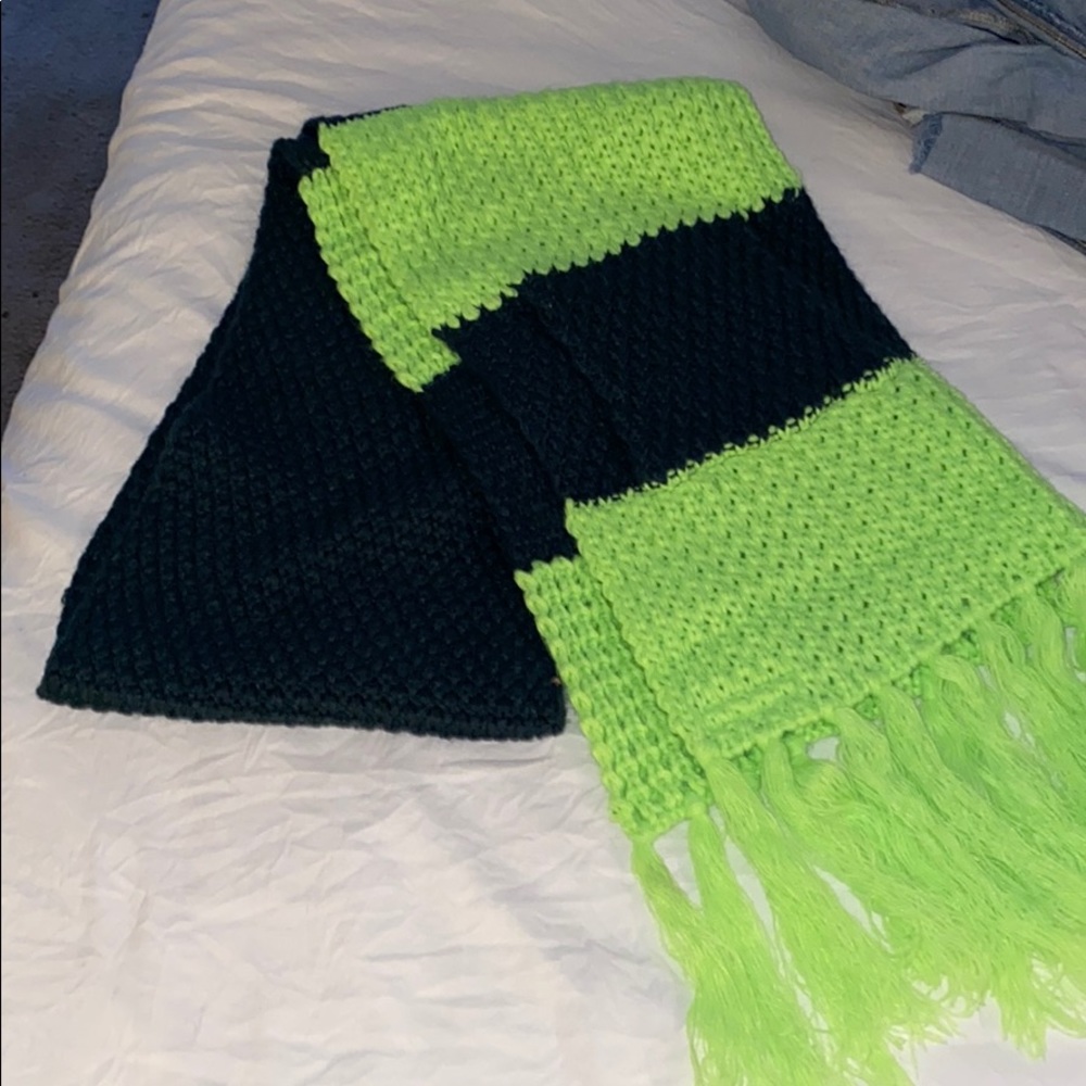 Steven madden chunky knit neon scarf